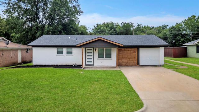 341 Lena Ln — Gardens