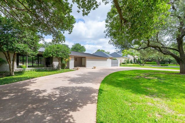 1760 River Oaks Rd — River Oaks