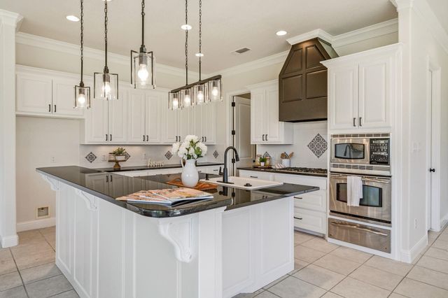 2414 Vineyard Dr — The Vineyards At Harbor Lakes