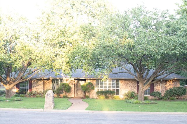 3001 Redbud Trl — Belvedere Estates Add