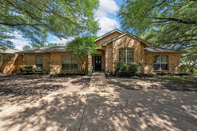 11001 Ridge Point Dr — Oak Ridge