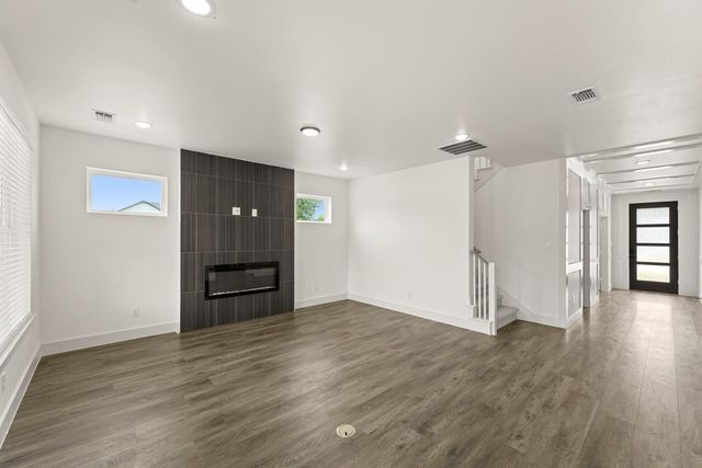 2520 Honor Ct — Laurel Creek