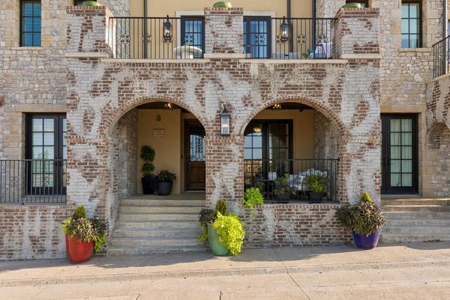 63 Cortes Dr — Westlake Entrada