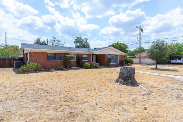 3213 S 22nd St — Brookhollow