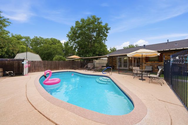 520 Thompson Dr — Rancho North Add