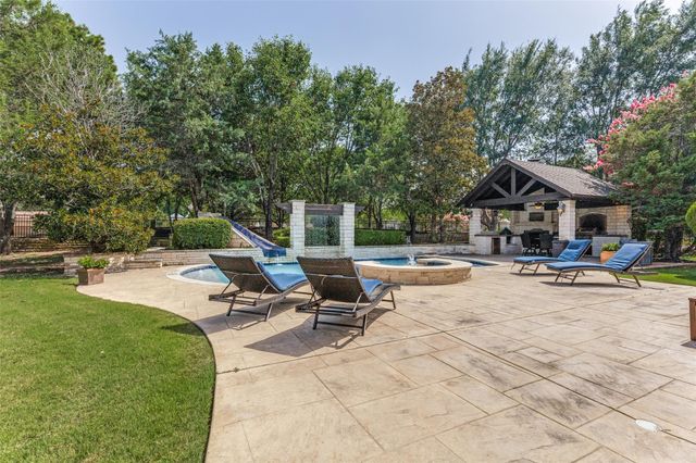 1612 Fair Oaks Dr — Glenwyck Farms Add