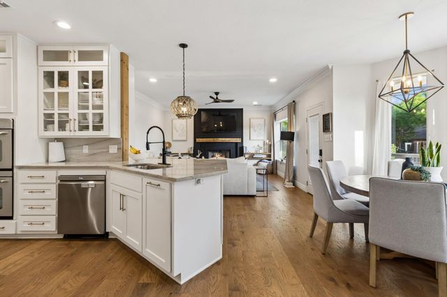 1427 Briar Meadow Dr — Lakes Of Highland Oaks The