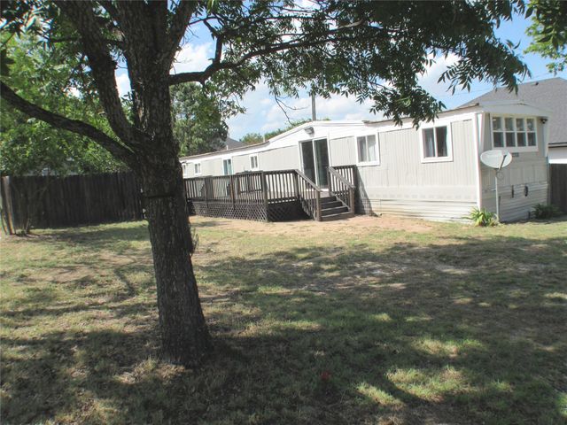 2208 Beverly Dr — Canyon Creek