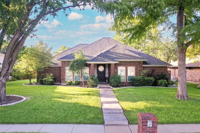 612 Shadowcrest Ln — Northlake Woodlands East