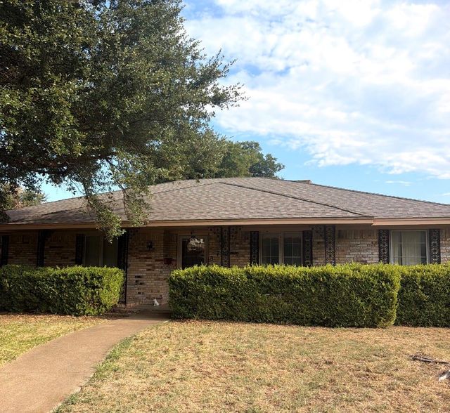 702 Granada Dr — Forest Hills 04