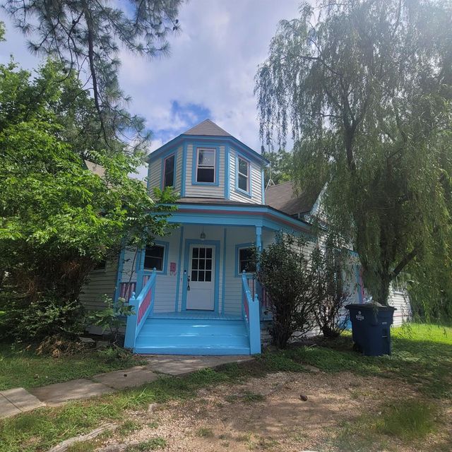 700 N Dallas St — Ennis-Dvv