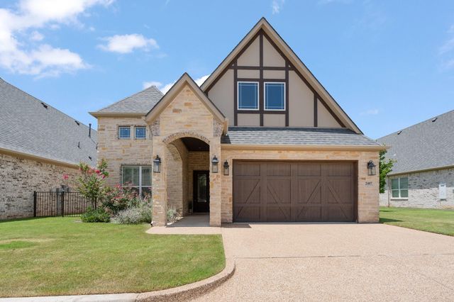 2407 Vineyard Dr — The Vineyards At Harbor Lakes