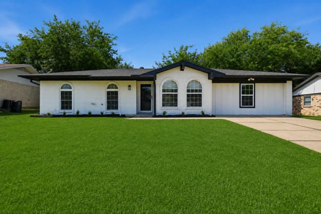 318 NE Michael Dr — Hillery Heights Add