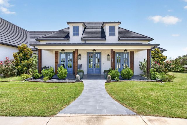 3008 Perkins Ln — Corner Ranch Estates