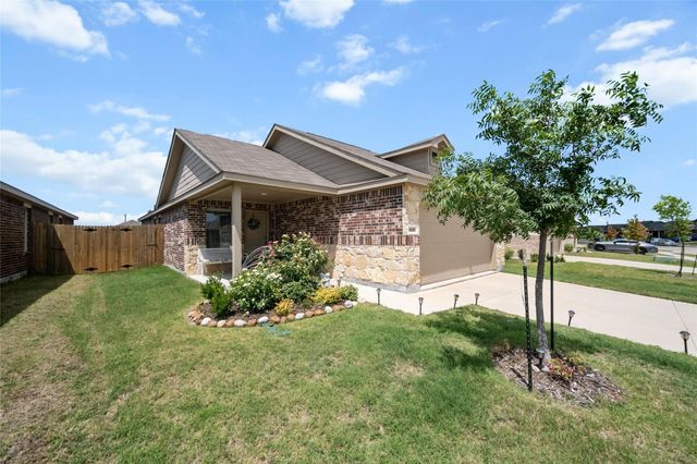 1438 Dovekie Dr — Falcon Heights Village 1