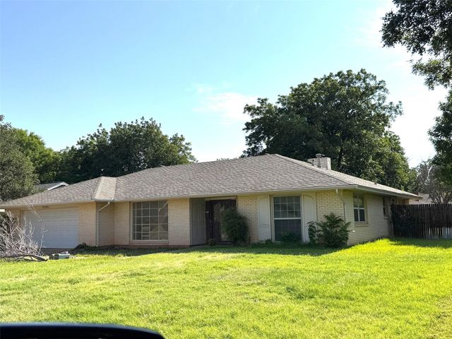 2117 Woodridge Dr — Brookhollow