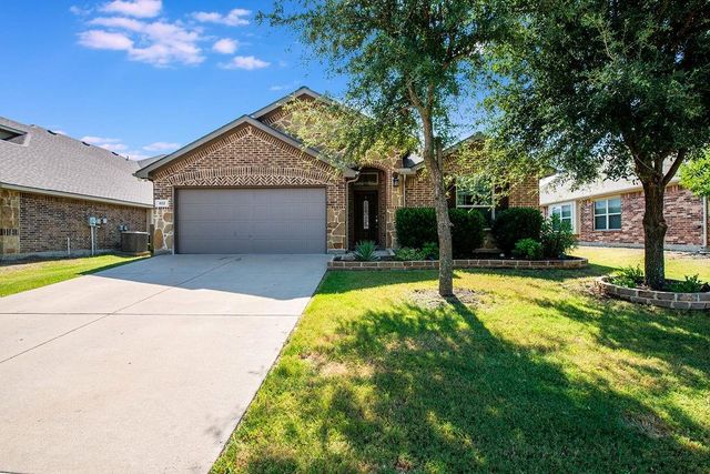 822 Graham Dr — West Bend South