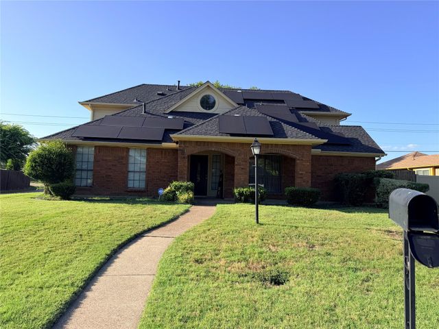 916 Manor Dr — Centre Estates