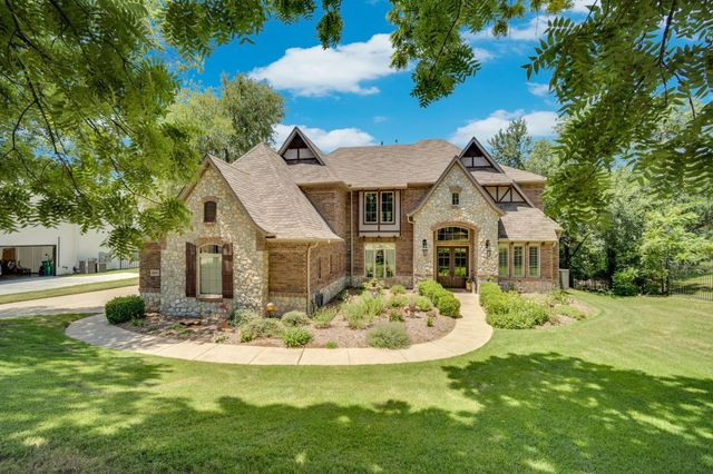 1811 Magic Valley Ln — Lake Ridge Sec 17