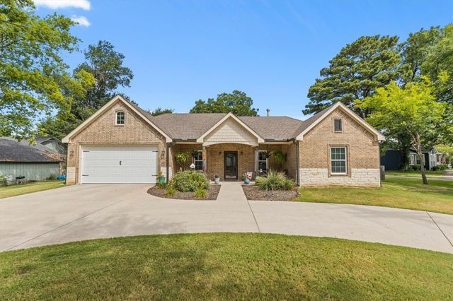 327 Walnut St — Terrell Rev