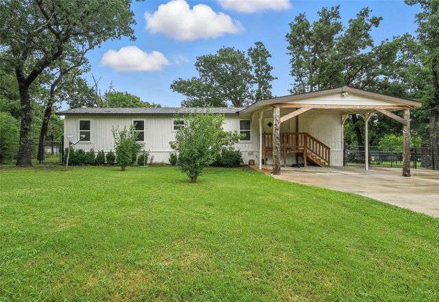 525 Surrey Ln — Trails End