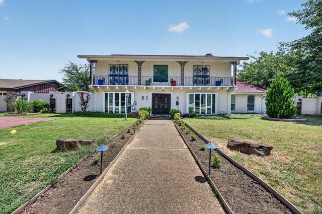 5716 Maryview Ter — Diamond Oaks Country Club Add