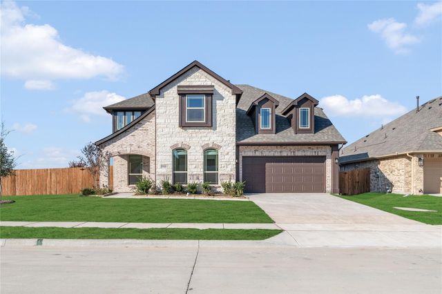 908 Twin Pine Ct — West Crossing