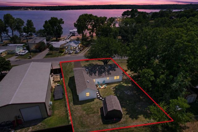 1624 E Lake Dr — Holiday Hills