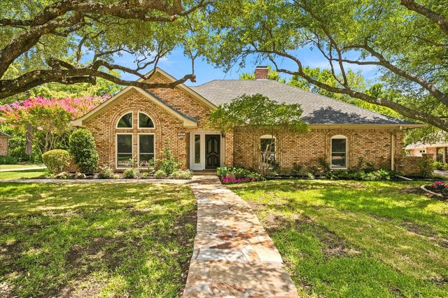 1615 Shores Blvd — The Shores