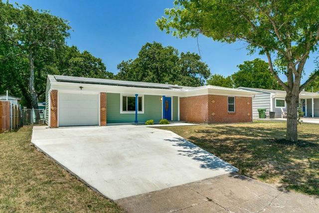 748 Oak Dr — Hurst Park