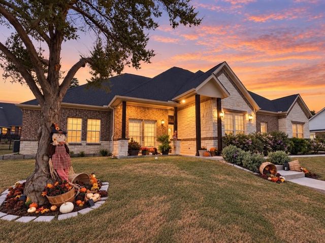 1906 Clearview Dr — Lakeview Estate #4