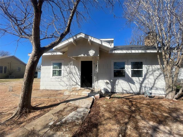 1918 Swenson St — College Heights