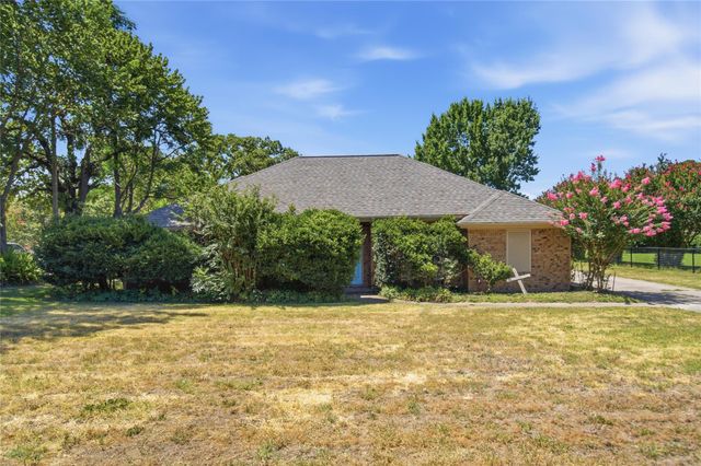 213 White Dr — Wescoat Place Add
