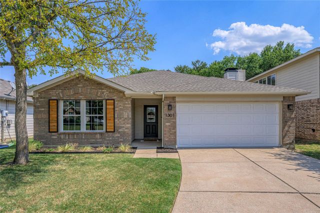 1301 Oak Hollow Ln — Oak Hollow Estates Ph 3