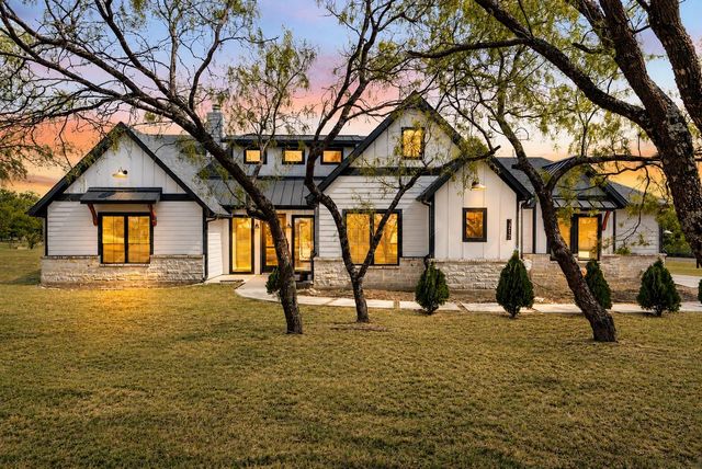 3217 Bairds Ln — Savannah Heights