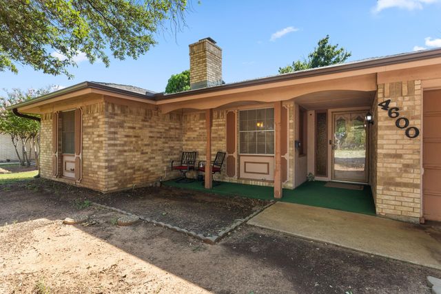 4600 Summit Dr — University Park E3