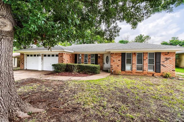 1205 Duane St — Benbrook Lakeside Add