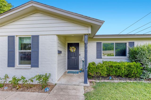 216 N Prairie View Rd — Crowley Park Add