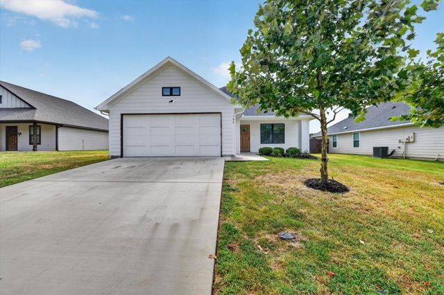 106 Clover Cir — Windmill Meadows