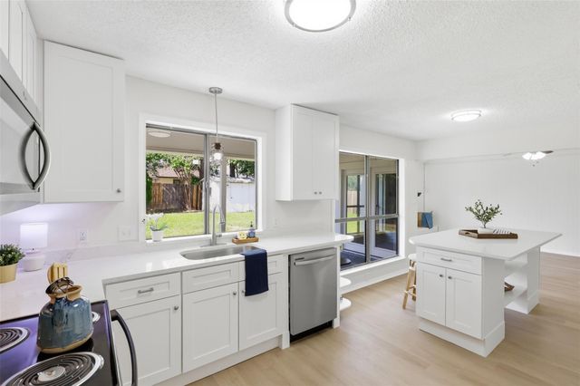 6461 Westridge Dr — Foster Village Add