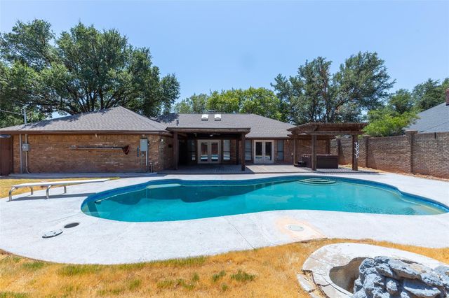 46 Augusta Dr — Fairways