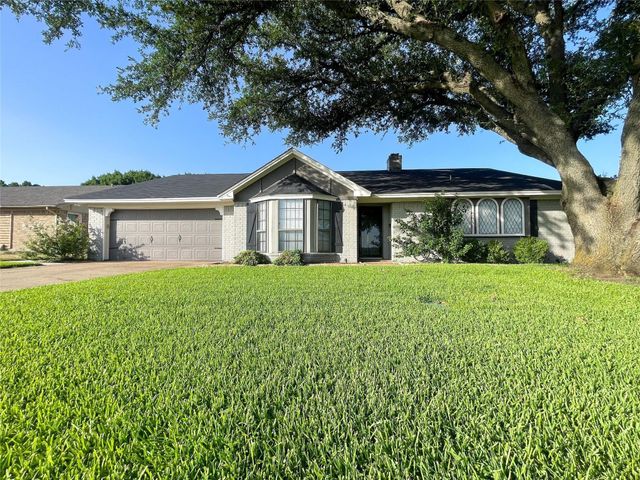 112 Overcrest Dr — Westpark Add