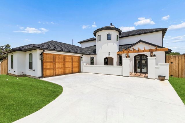 212 Utopia Ct — Westbury Estate