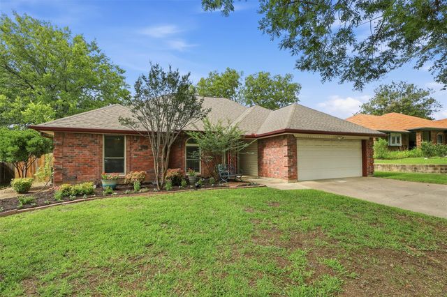 6713 N Park Dr — Foster Village Add