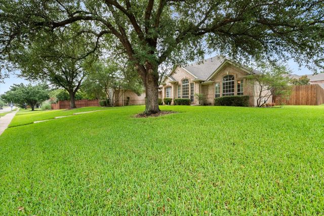 8904 Thornway Dr — Thornbridge Addition
