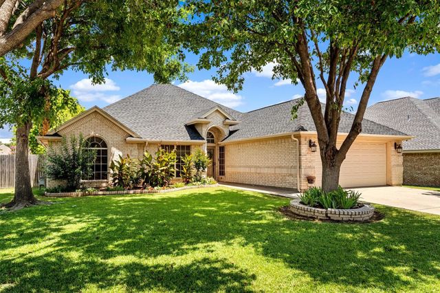 508 Kempson Ct — Courts Of Willow Creek Add