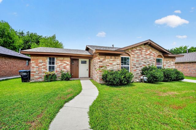 8312 Charles St — Country Aire Add