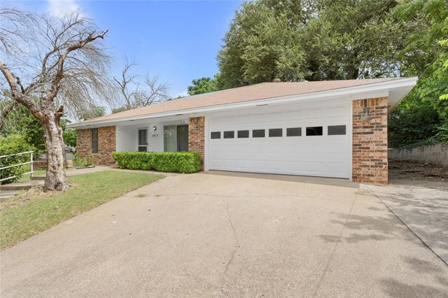 1017 Wedgewood Dr — Southwood