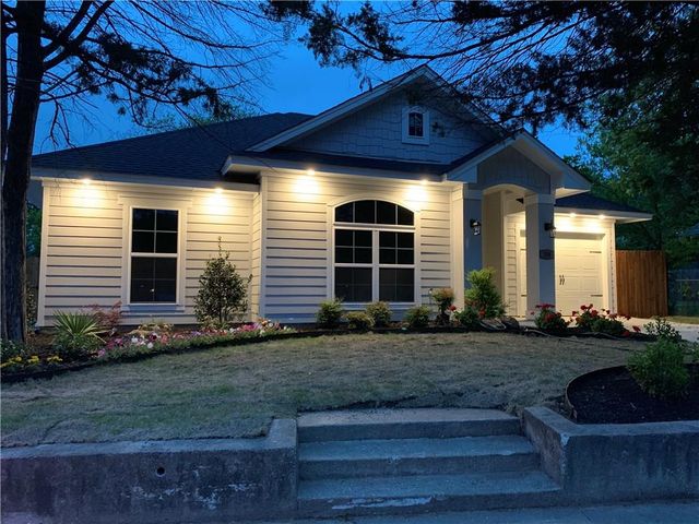 305 Wyatt St — Town - Waxahachie
