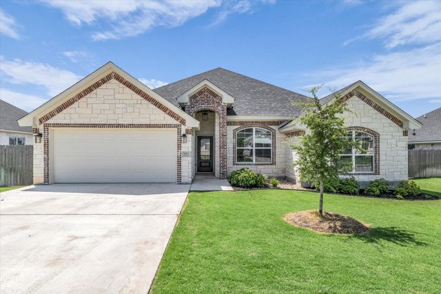 820 Secretariat Dr — Moonlight Park